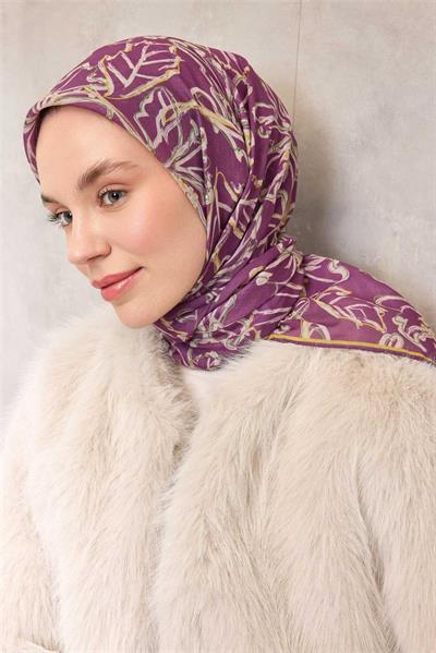 Pamuk Polyester Soft Eşarp Violet Zemin Krem-Hardal Lilyum Desenli Kaymaz Tok Duruşlu 90x90