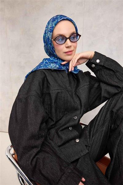 Pamuk Polyester Soft Eşarp Koyu Mavi Lilium Desenli Kaymaz Dokulu 90x90