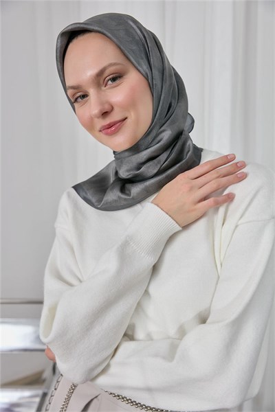 Polyester Karışımlı Shiny Eşarp Gri Etnik Desenli Parlak Dokulu 90X90