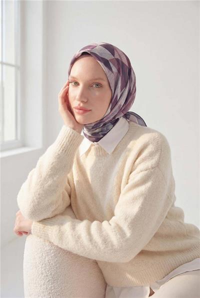 Shiny Dokulu Eşarp Füme Mor-Pudra Tonlu Geometrik Desenli Su Tutmaz Parlak 90x90