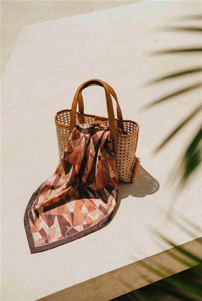 Shiny Dokulu Eşarp Kiremit Bakır Tonlu Geometrik Desenli Su Tutmaz Parlak 90x90