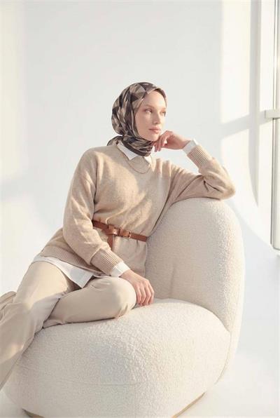 Shiny Dokulu Eşarp Koyu Füme Mocha Tonlu Geometrik Desenli Su Tutmaz Parlak 90x90