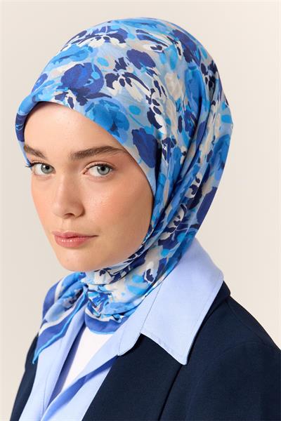 Organik Pamuk İpek Eşarp Gece Mavisi Gök Mavi Çiçek Desenli Tok Duruşlu 90x90