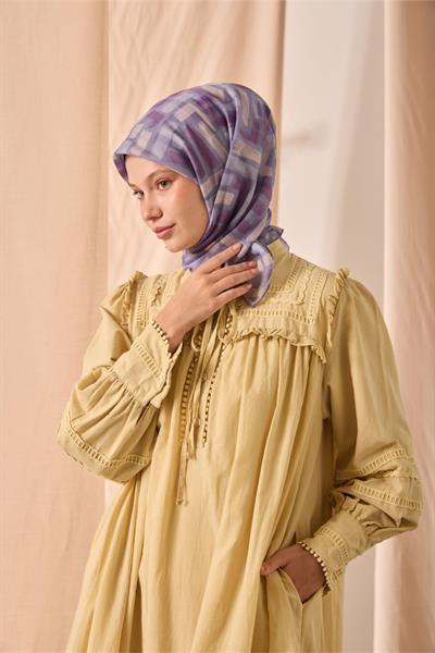 Soft Pamuk Eşarp Lila-Krem-Mor-Eflatun Desenli Kaymaz Tok Duruşlu 90x90