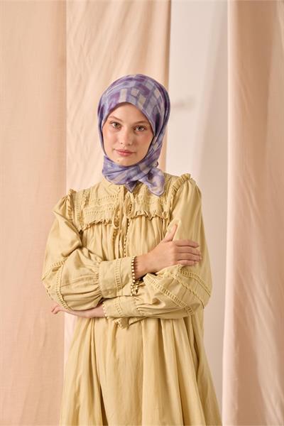 Soft Pamuk Eşarp Lila-Krem-Mor-Eflatun Desenli Kaymaz Tok Duruşlu 90x90