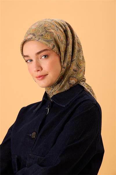 İnce Pamuk Soft Eşarp Yeşil-Turuncu Desenli Kaymaz Dokulu Tok Duruşlu 90x90