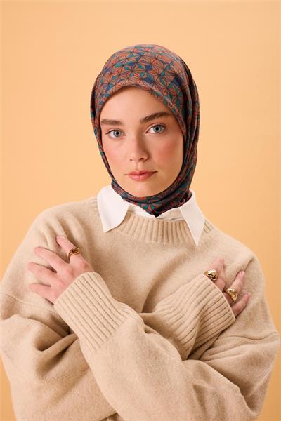 İnce Pamuk Soft Eşarp Koyu Vizon Turuncu Mavi Patina Desenli Kaymaz Dokulu Tok Duruşlu 90x90