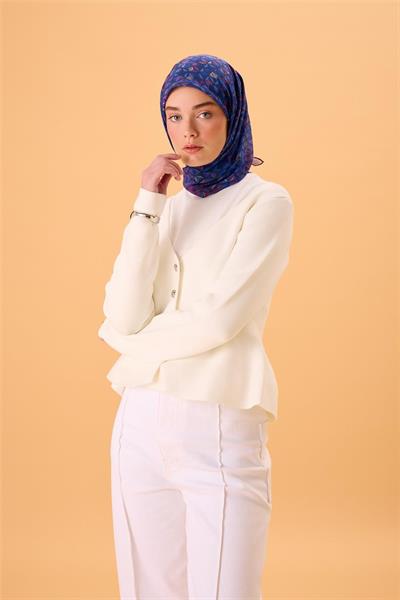 İnce Pamuk Soft Eşarp Violet Mavi Lila Gece Mavisi Saks Krem Desenli Kaymaz Dokulu Tok Duruşlu 90x90