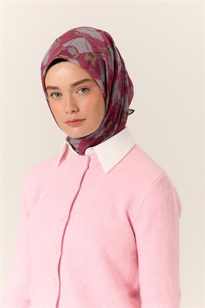 İnce Pamuk Soft Eşarp Pastel Pembe-Gri Desenli Kaymaz Dokulu Tok Duruşlu 90x90