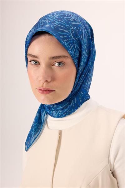 İnce Pamuk Soft Eşarp Lacivert-Bebe Mavi Desenli Kaymaz Dokulu Tok Duruşlu 90x90