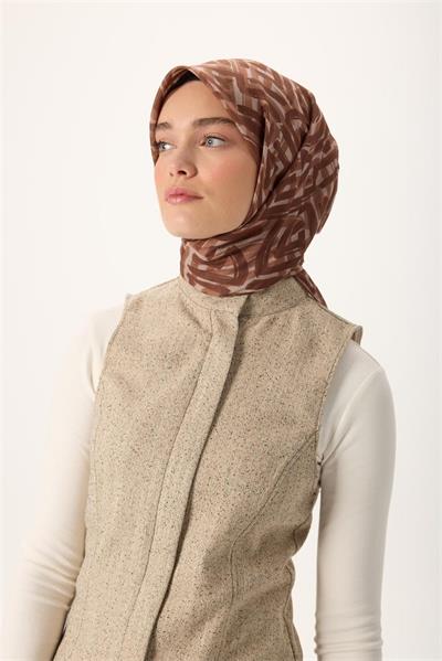 İnce Pamuk Soft Eşarp Açık Fildişi-Kahverengi Sütlü Kahve Desenli Nefes Alan Tok Duruşlu 90x90