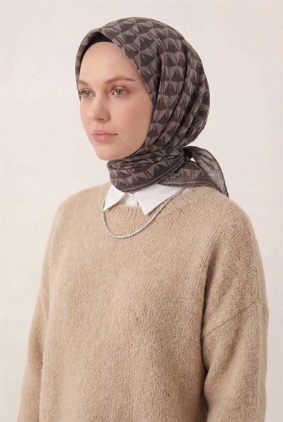 Pamuk Karışımlı Eşarp Siyah Geometrik Üçgen Desen Soft Dokulu Kaymaz 90X90