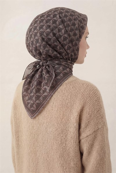 Pamuk Karışımlı Eşarp Siyah Geometrik Üçgen Desen Soft Dokulu Kaymaz 90X90