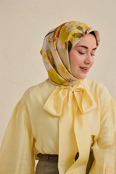 Twill İpek Eşarp Çiçek Desen Kırık Beyaz 90x90