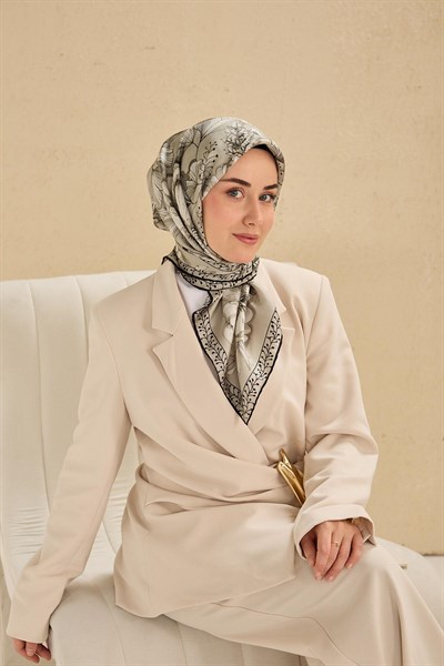 Twill İpek Eşarp Büyük Çiçek Uçuk Gri 90x90