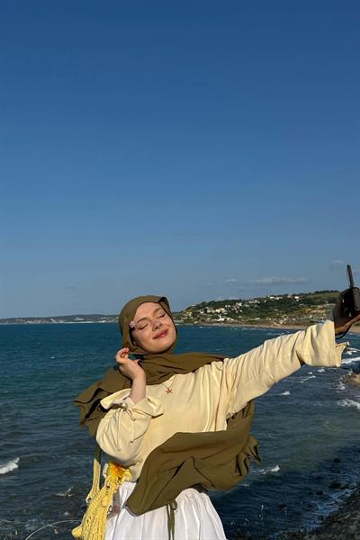 Şükran Karanın Yaz İçin Tercihi Relax Şal 10000-11