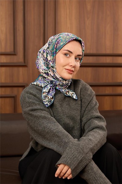 Twill İpek Eşarp Beyaz–Turkuaz Desenli Tok Duruşlu Kaymaz 90X90