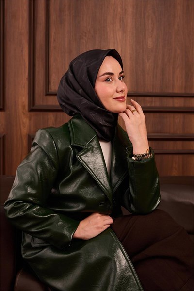 Twill İpek Eşarp Koyu Yeşil–Yeşil–Yeşil Gri Desenli Tok Duruşlu 90X90