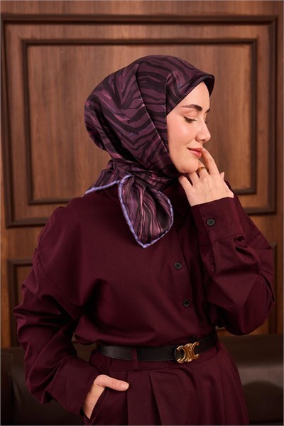 Twill İpek Eşarp Mürdüm Eflatun Geometrik Desenli Tok Duruşlu 90X90