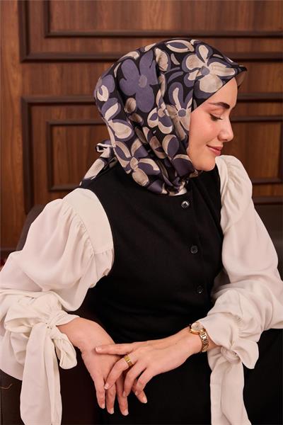 Twill İpek Eşarp Pastel Mor Taş Siyah Papatya Desenli Tok Duruşlu 90x90