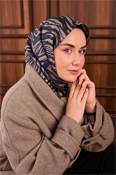 Twill İpek Eşarp Petrol Mavi Vizon Geometrik Desenli Tok Duruşlu 90X90
