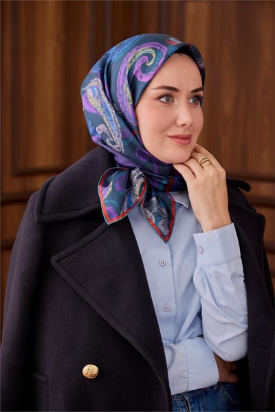 Twill İpek Eşarp Petrol Yeşili–Mor Desenli Tok Duruşlu 90X90