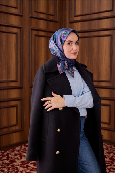 Twill İpek Eşarp Petrol Yeşili–Mor Desenli Tok Duruşlu 90X90