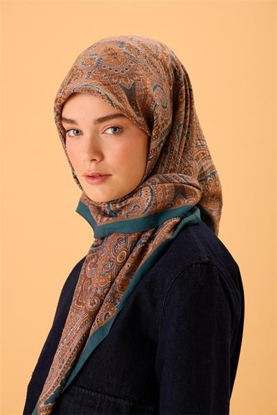 Viskon Karışımlı Velora Eşarp Petrol Yeşili-Soluk Turuncu Desenli Dökümlü Yumuşak Dokulu 90x90