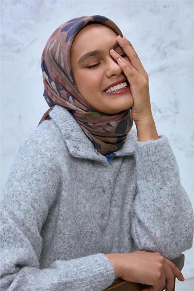 Viskon Velora Eşarp Kahverengi-Lacivert-Yeşil Desenli Kaymaz Dokulu Tok Duruşlu 90x90