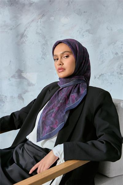 Viskon Velora Eşarp Lacivert-Füme-Erguvan Desenli Kaymaz Dokulu Tok Duruşlu 90x90