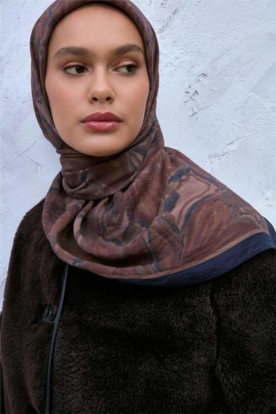 Viskon Velora Karışımlı Eşarp Lacivert-Sütlü Kahve Desenli Kaymaz Dokulu 90x90