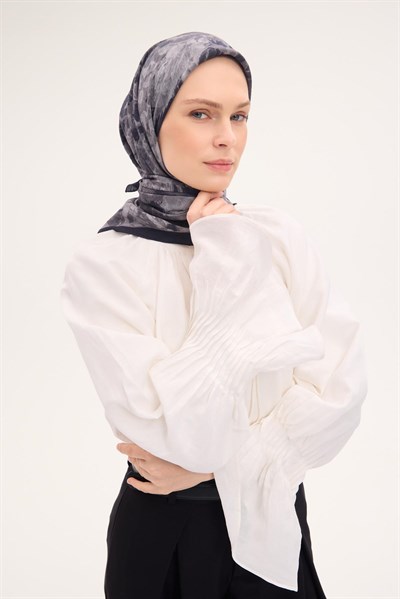 Velora Eşarp Fırça Çiçek Desen Siyah 90X90
