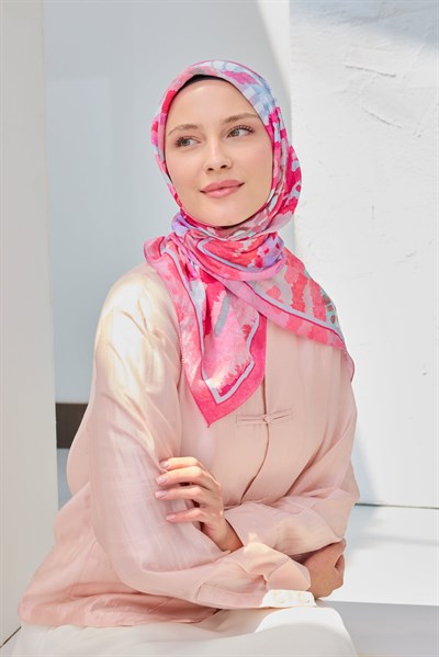 Velora Eşarp İllustration Art Fuşya