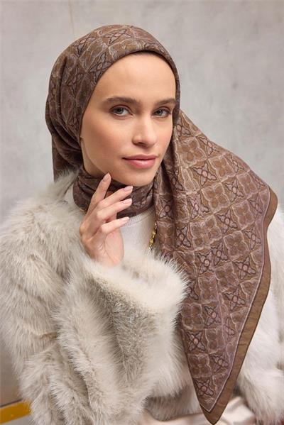 Viskon Velora Eşarp Sütlü Kahve Yonca Desenli Tok Duruşlu 90x90