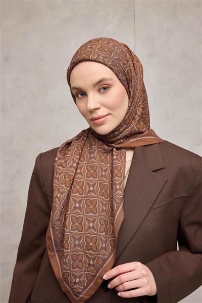 Viskon Velora Eşarp Taba Karamel Yonca Desenli Tok Duruşlu 90x90
