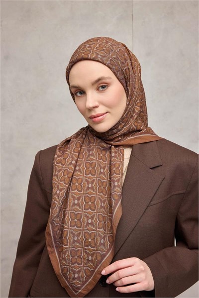 Viskon Velora Eşarp Taba Karamel Yonca Desenli Tok Duruşlu 90X90