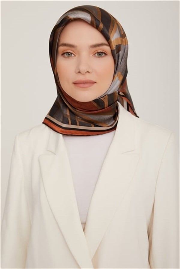 Armine Sura İpek Eşarp 22Ka8843 3 06