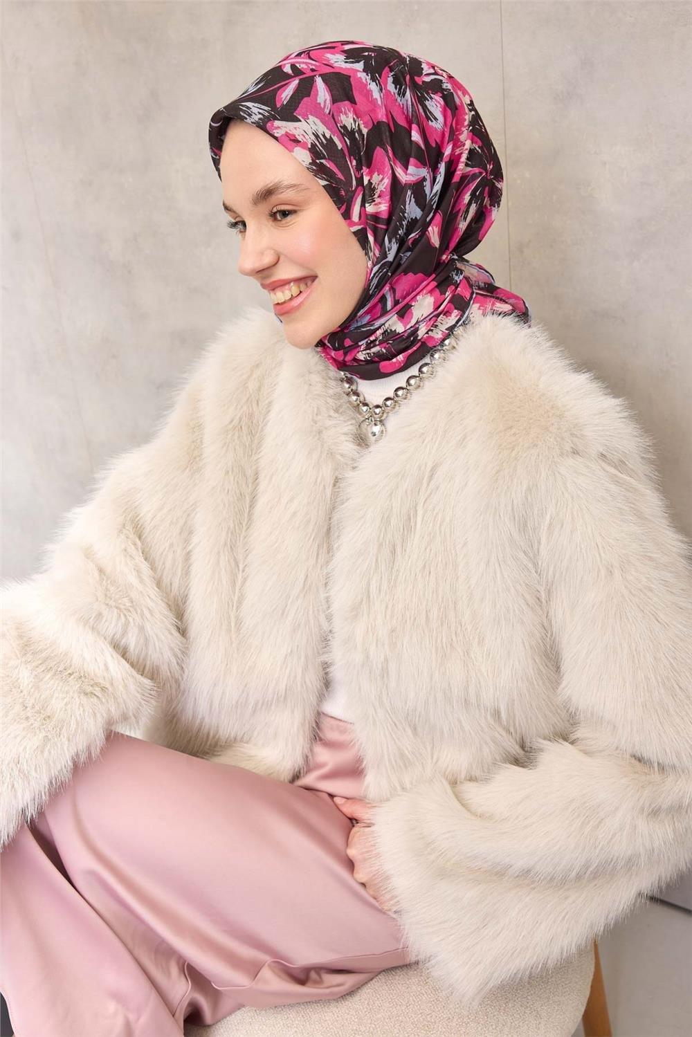 Pamuk Polyester Soft Eşarp Büyük Papatya Desen Siyah 90x90