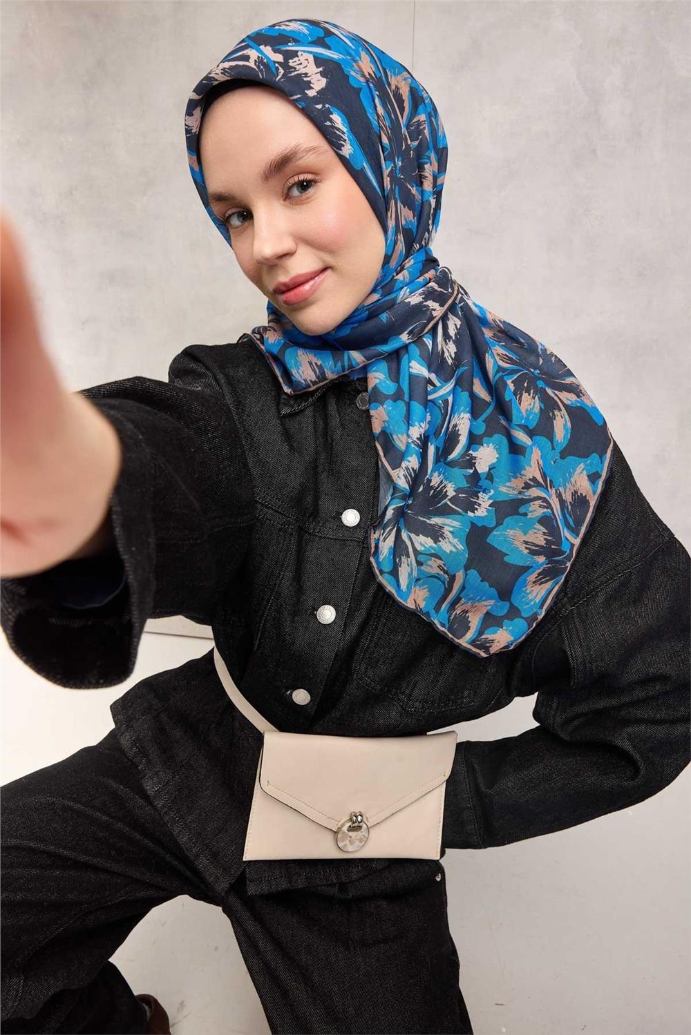 Pamuk Polyester Soft Eşarp Büyük Papatya Desen Koyu Lacivert 90x90