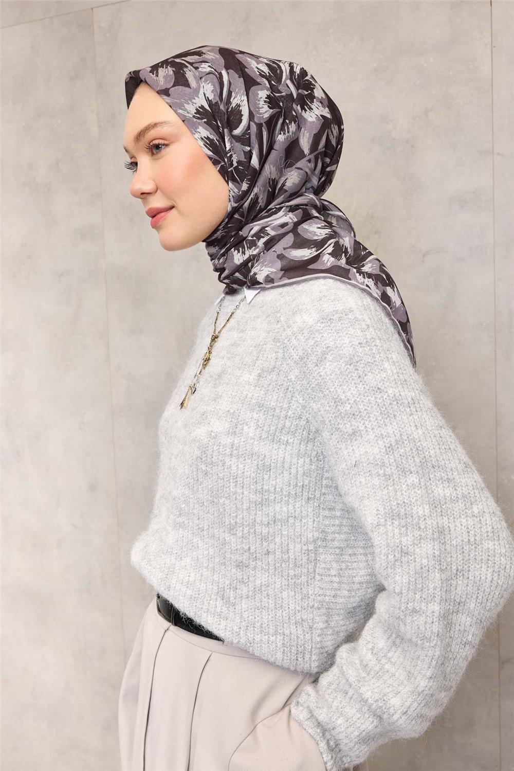 Pamuk Polyester Soft Eşarp Büyük Papatya Desen Siyah 90x90
