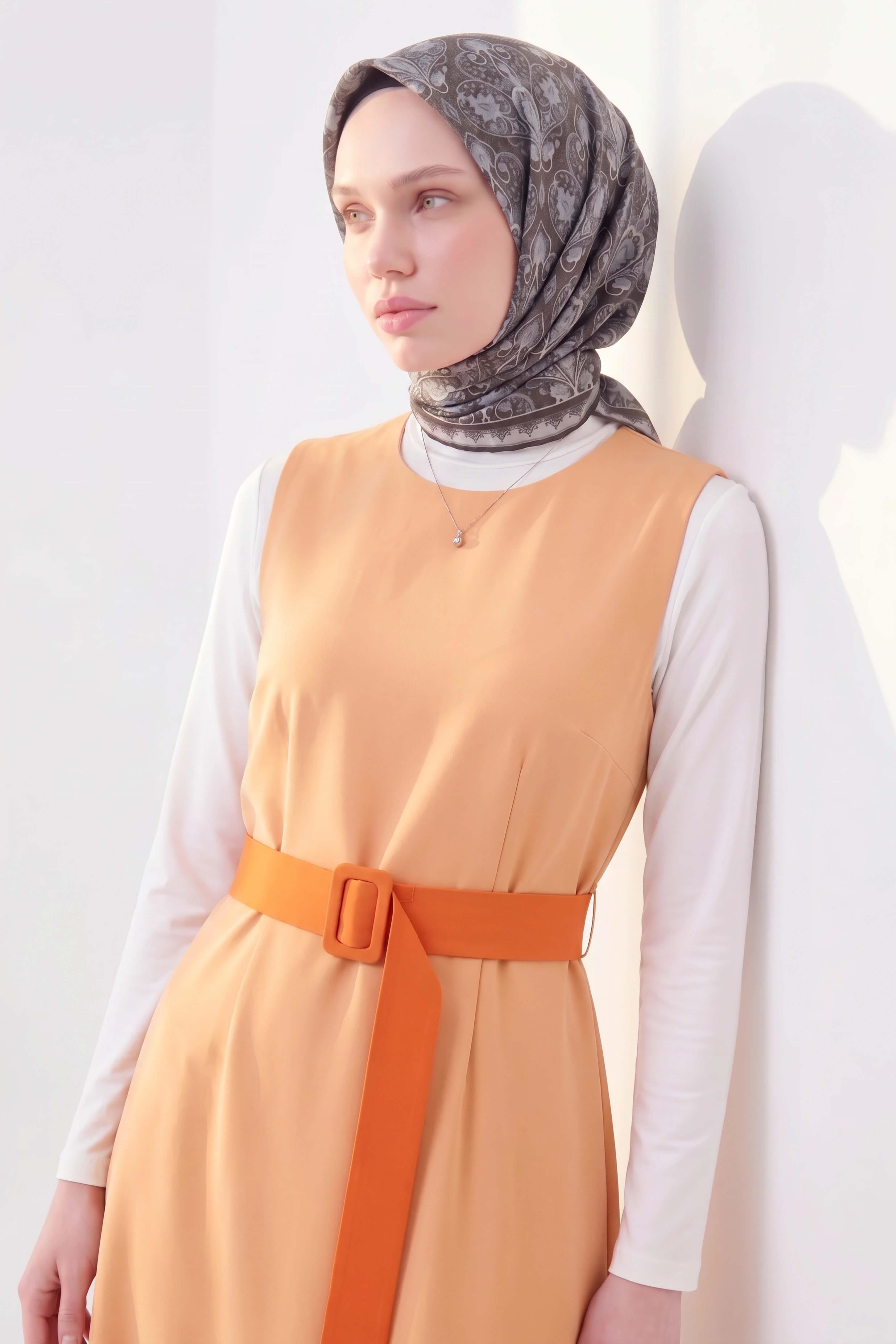Soft Eşarp Rûmi Siyah-Gri 90x90