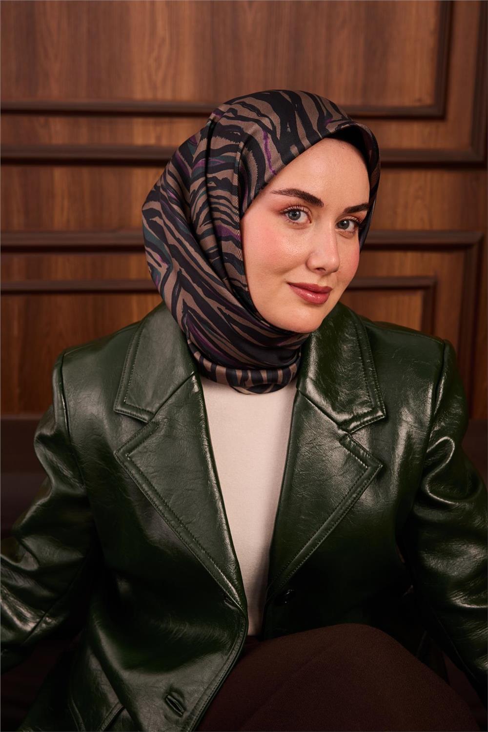 Twill İpek Eşarp Petrol Yeşili Geometrik Desen 90x90