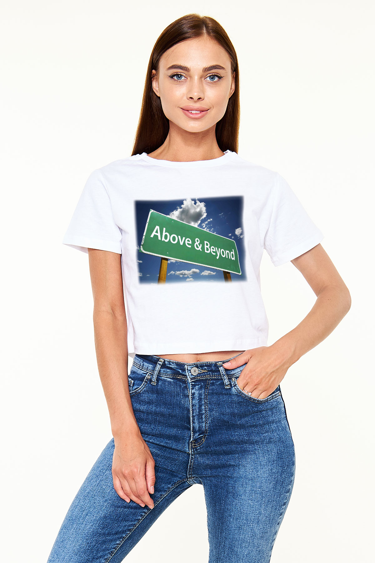 Above and Beyond Beyaz Croptop Tişört