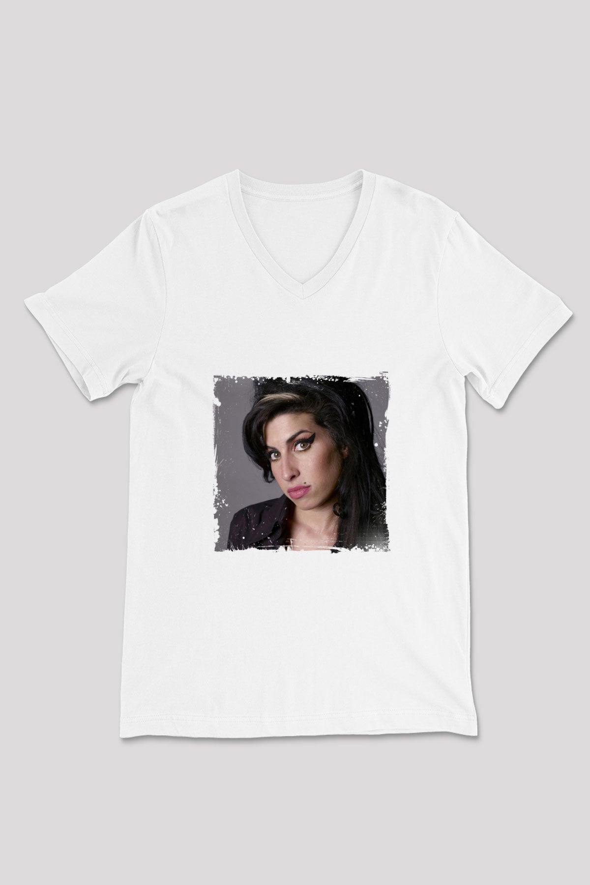 Amy Winehouse Baskılı Beyaz V Yaka Unisex Tişört