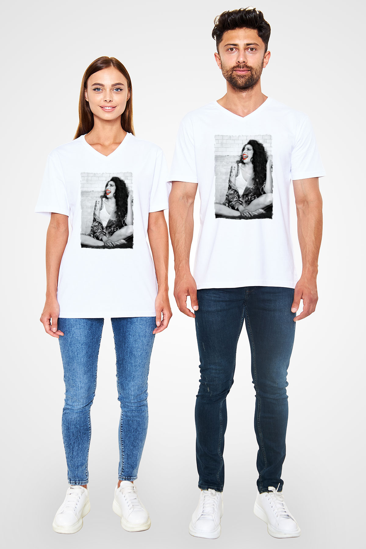 Amy Winehouse Beyaz Unisex V Yaka Tişört