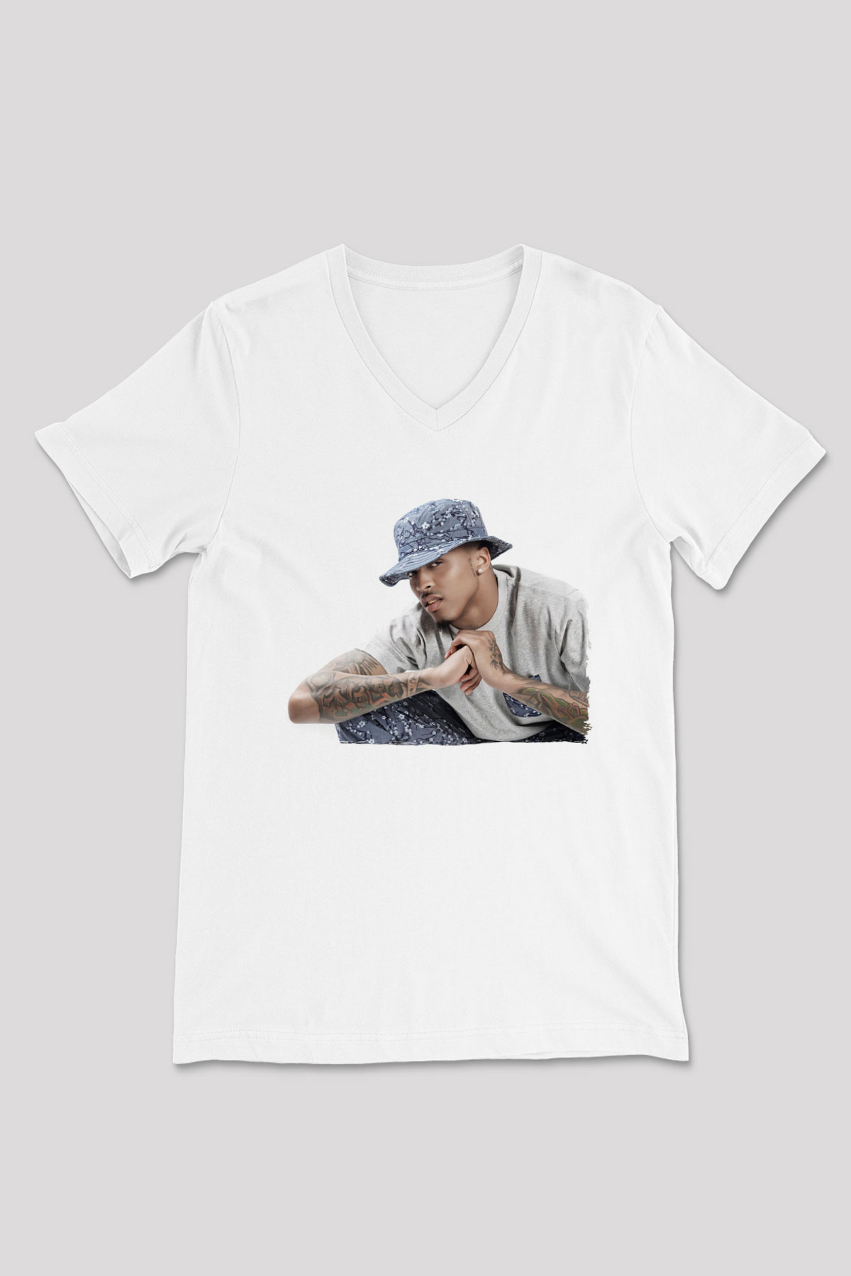 August Alsina Beyaz Unisex V Yaka Tişört