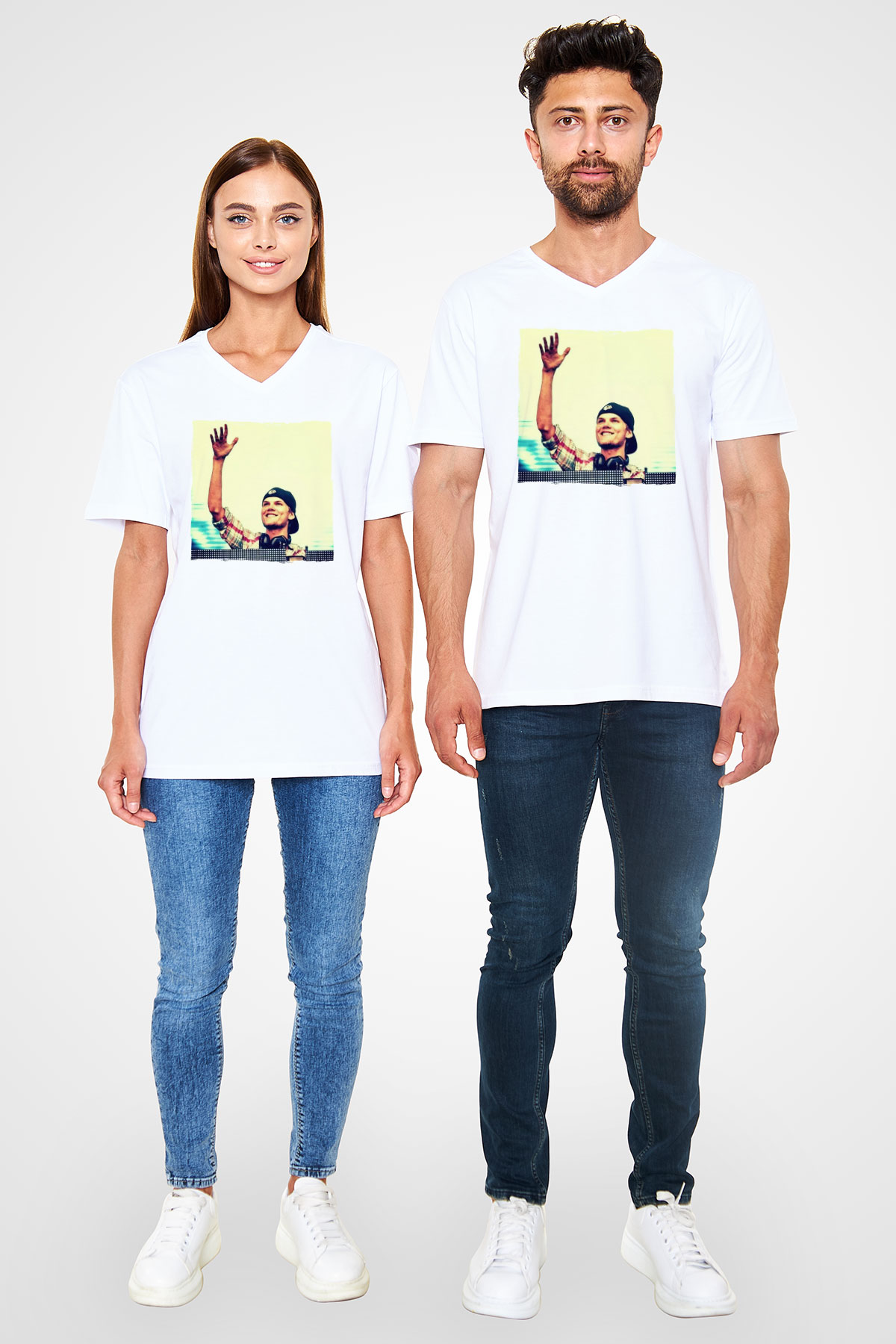 Avicii Beyaz Unisex V Yaka Tişört