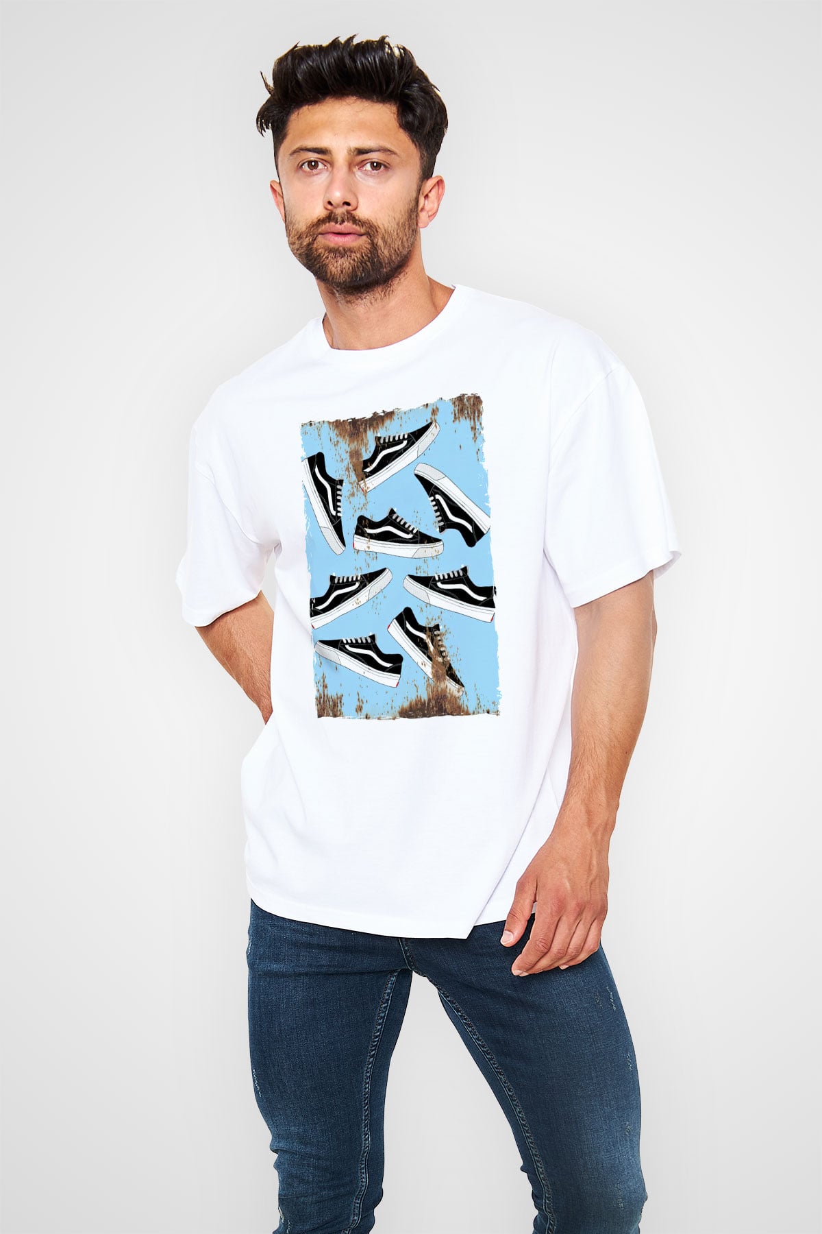 Ayakkabıcı Beyaz Oversize Tişört Oversize T-shirt - TişörtFabrikası