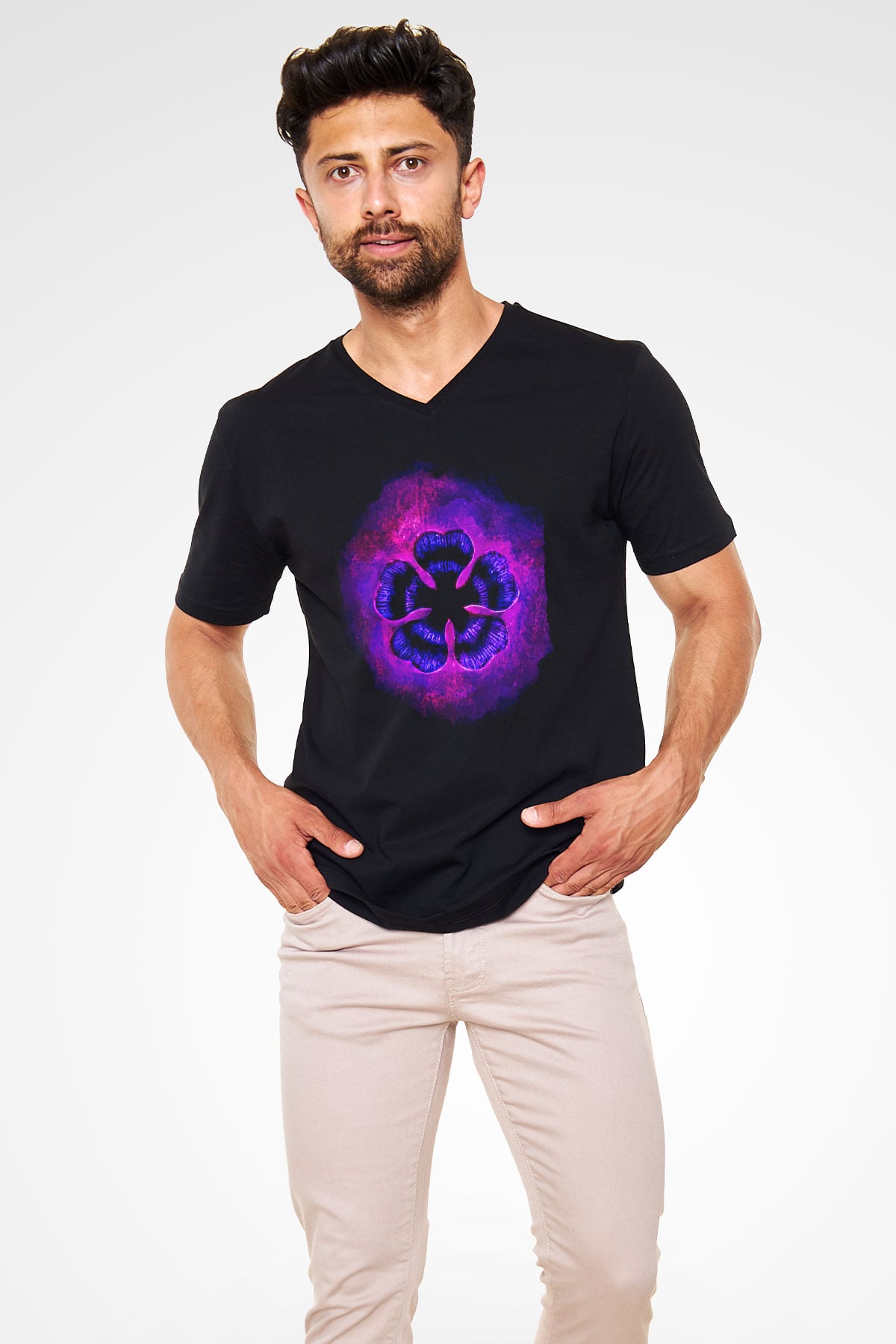 Black Clover Baskılı Unisex Siyah V Yaka Tişört - Tshirt