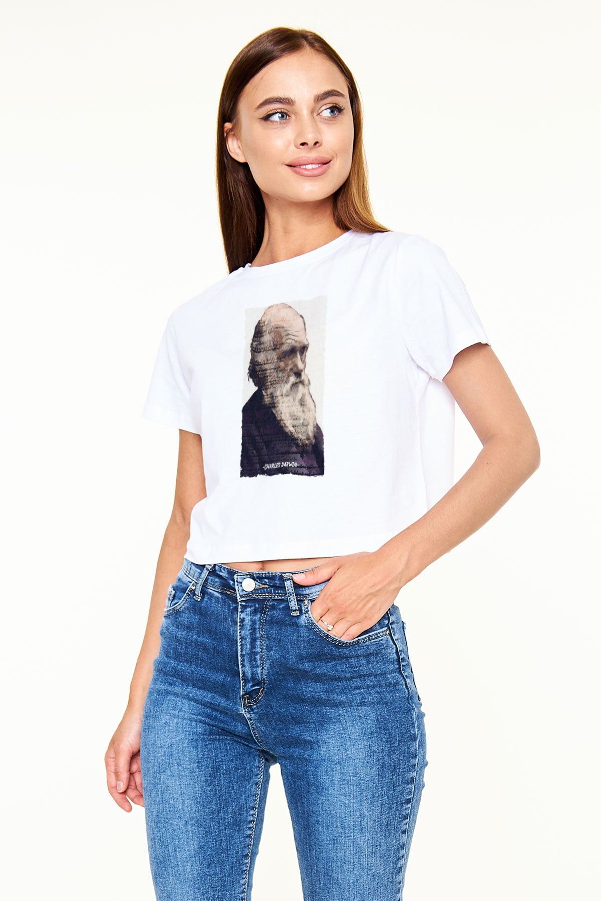 Charles Darwin Yazılı Portre Baskılı Kadın Crop Top Beyaz Tişört